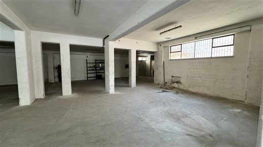 P  R  E  Z  Z  O     R  I  B  A  S  S  A  T  O  -  Locale Deposito con Spazio Esterno Privato